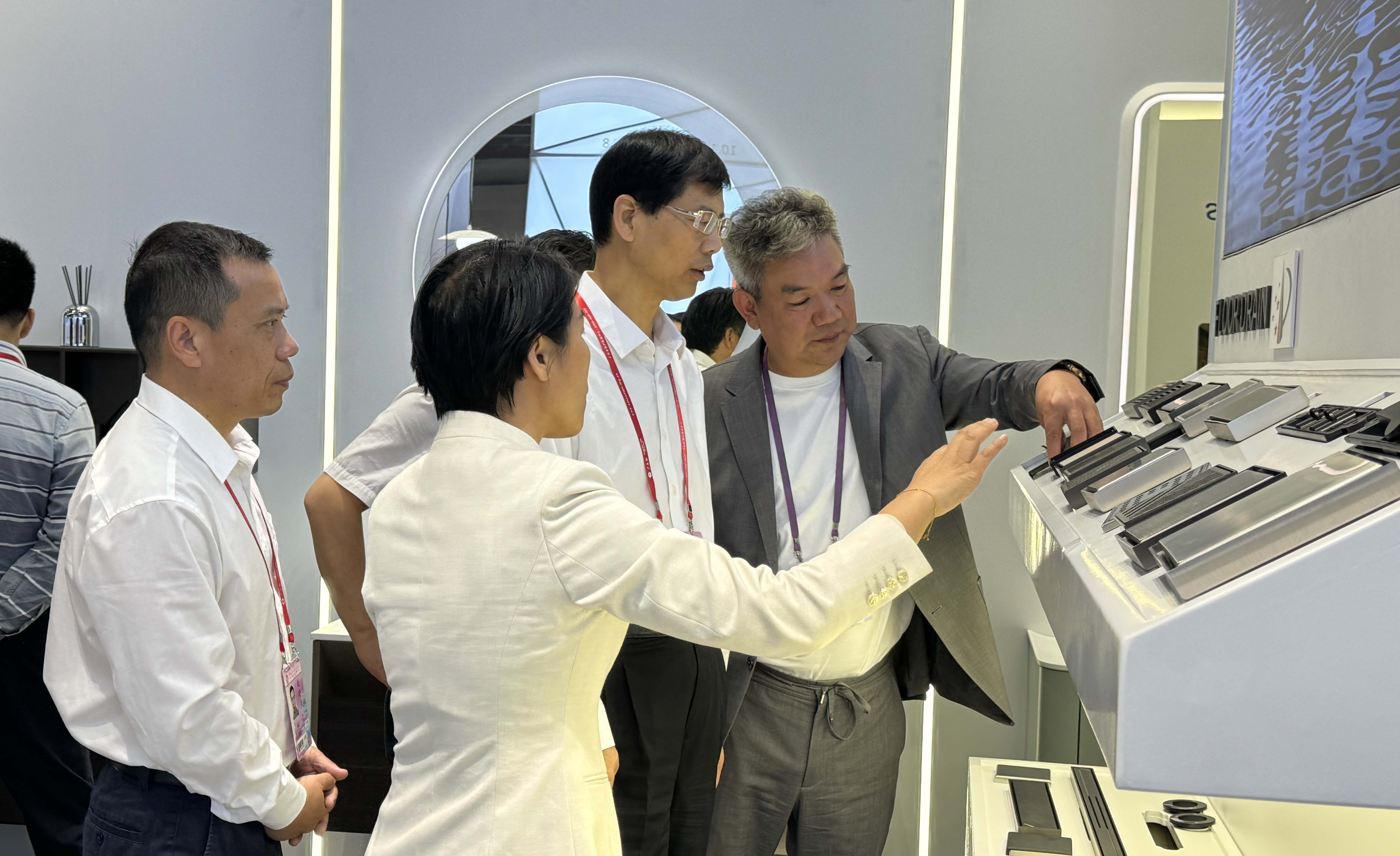?省贸促会会长一行莅临 UB8优游国际实力亮相第136届广交会